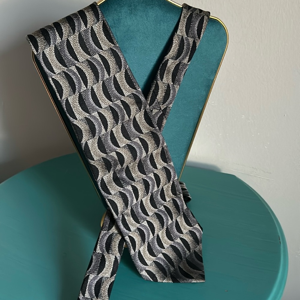 d.c. By Daniel Craig Men’s Italian Silk Necktie Career Wear Retro Abstract Print